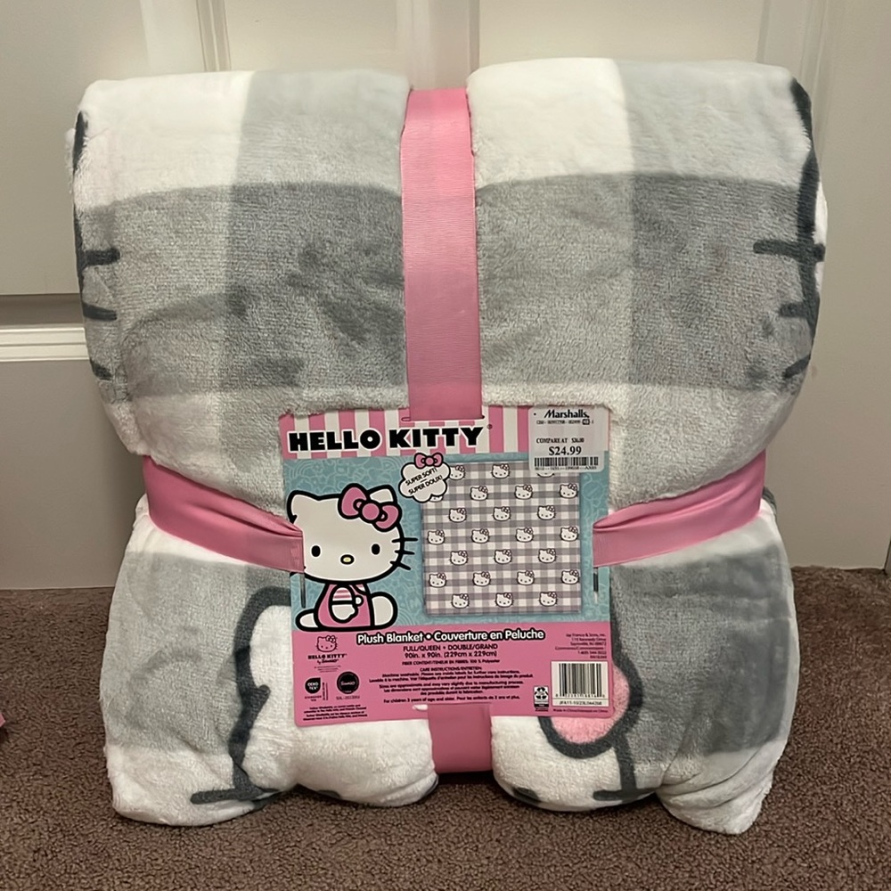 Hello Kitty queen blanket